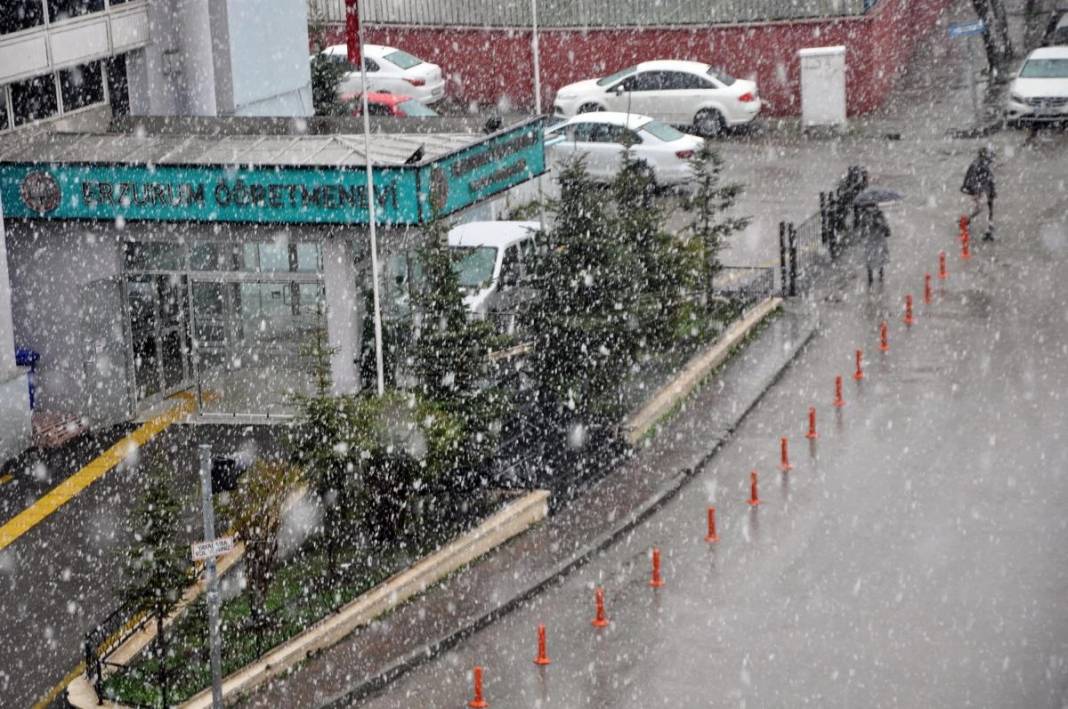 Erzurum'a Mayıs ayının ortasında kar sürprizi! Şehir beyaza büründü 8