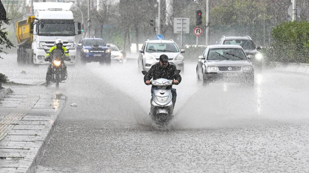 Meteoroloji'den o bölgelere sağanak ve fırtına uyarısı! 4