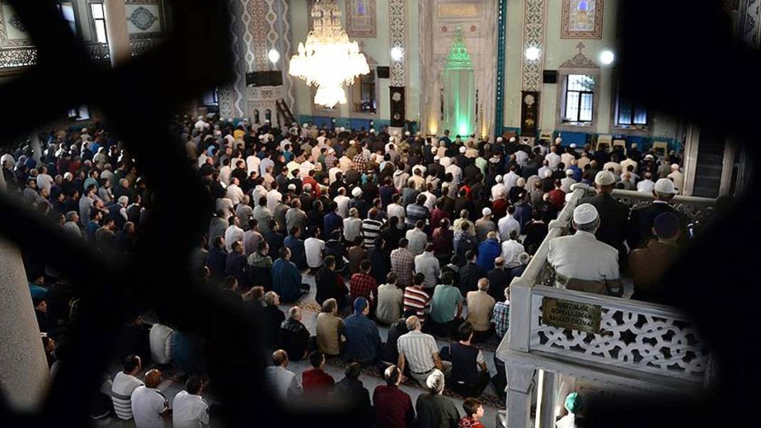 Diyanet İşleri başkanlığı açıkladı! İl il bayram namazı saatleri: İstanbul, Ankara, İzmir... 14