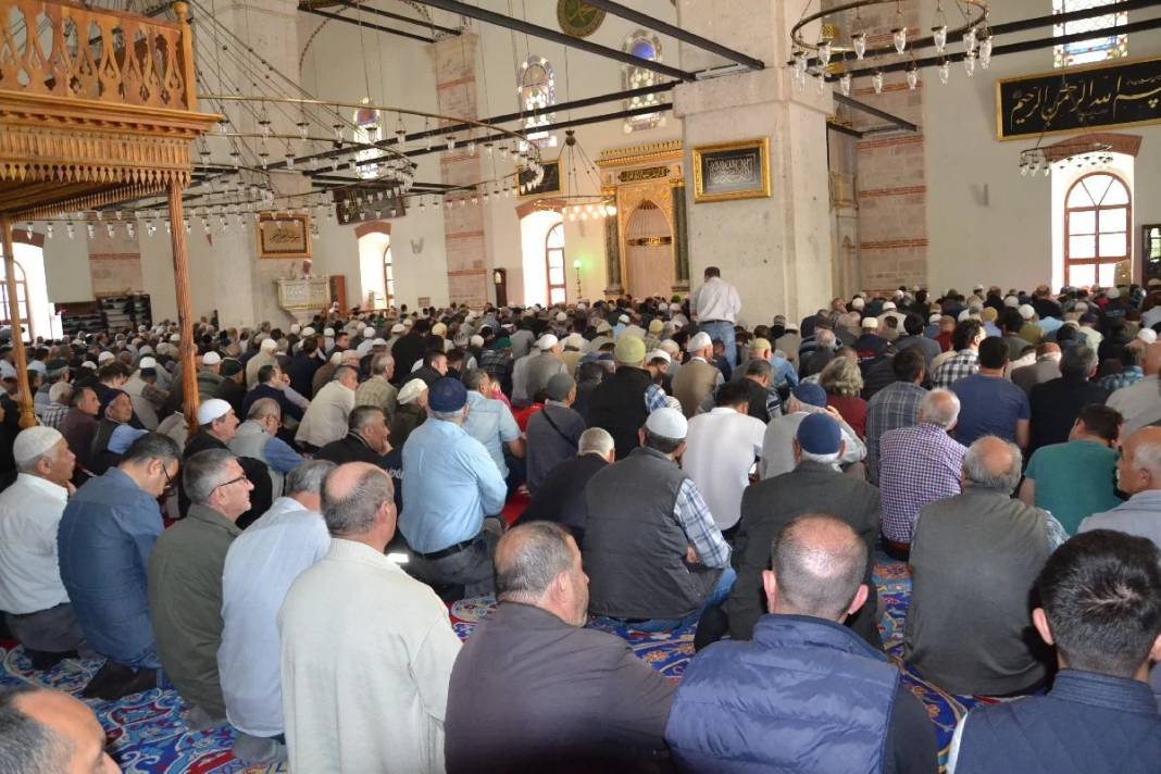 Diyanet İşleri başkanlığı açıkladı! İl il bayram namazı saatleri: İstanbul, Ankara, İzmir... 8