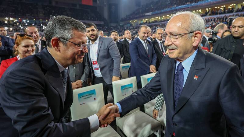 CHP'de kılıçlar çekildi! Kılıçdaroğlu'ndan Özgür Özel'e sert mesaj: Görüşmek istiyorsa kendi arasın 2