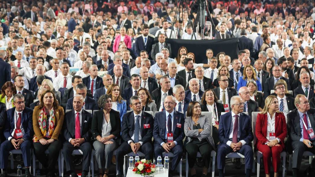 CHP'de kılıçlar çekildi! Kılıçdaroğlu'ndan Özgür Özel'e sert mesaj: Görüşmek istiyorsa kendi arasın 3