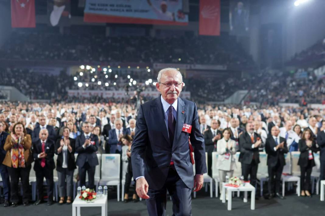 CHP'de kılıçlar çekildi! Kılıçdaroğlu'ndan Özgür Özel'e sert mesaj: Görüşmek istiyorsa kendi arasın 5