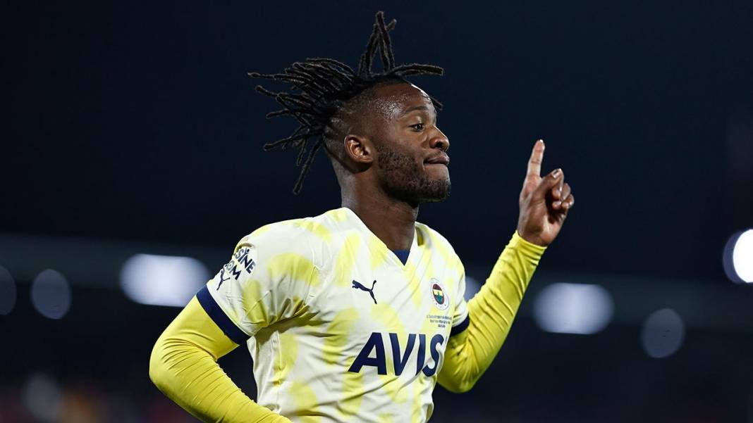 Yıldız futbolcunun yeni imajı şaşkınlık yarattı! Michy Batshuayi'nin sokakta başörtülü hali viral oldu 4