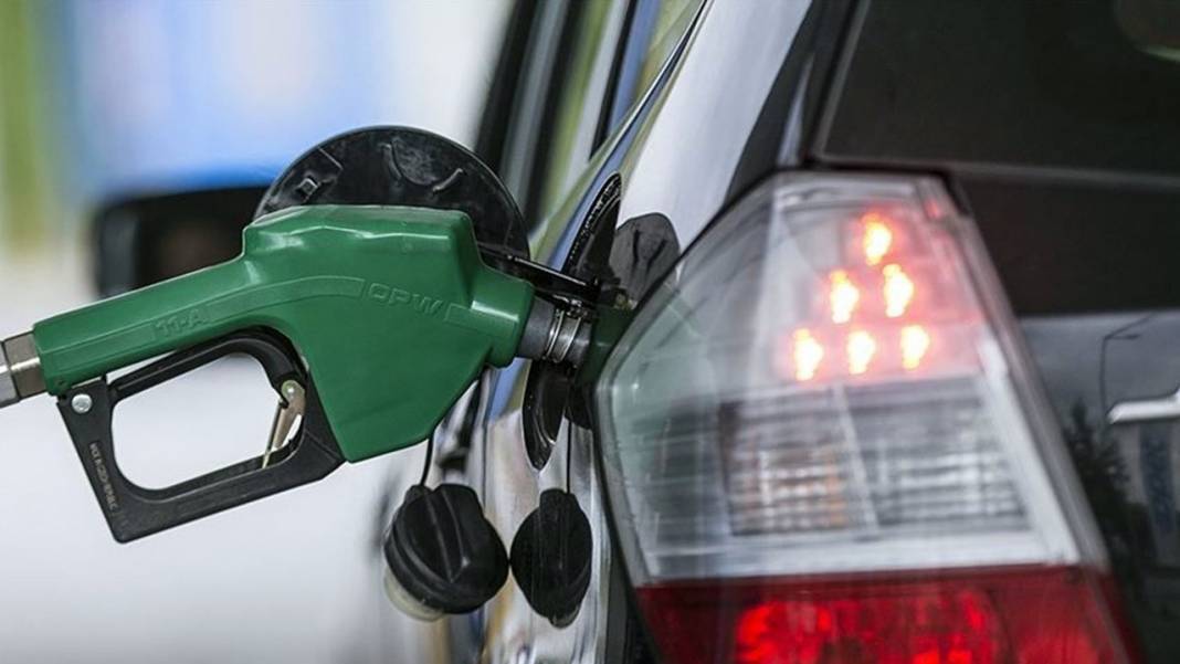 Akaryakıtta indirim sevinci kısa sürdü: Motorine zam haberi geldi, litresi 50 TL'yi aştı! 5