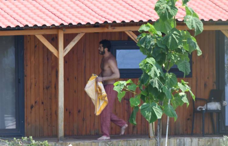 Magazin dünyası bu yıl bu aşkı konuşacak! Burak Deniz ve Yaren Güldiken, Datça'da baş başa tatil yaptığı ortaya çıktı 5