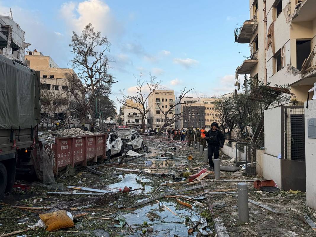 İran Telaviv'i Gazze'ye çevirdi! İsrail çıldırdı, Hamaney'i ölümle tehdit etti 10