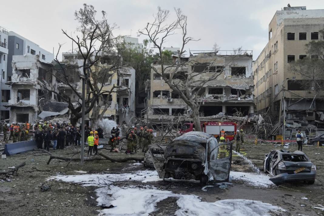İran Telaviv'i Gazze'ye çevirdi! İsrail çıldırdı, Hamaney'i ölümle tehdit etti 1