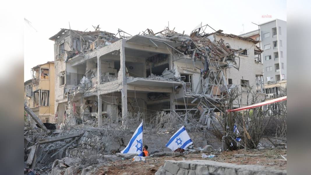 İran Telaviv'i Gazze'ye çevirdi! İsrail çıldırdı, Hamaney'i ölümle tehdit etti 6