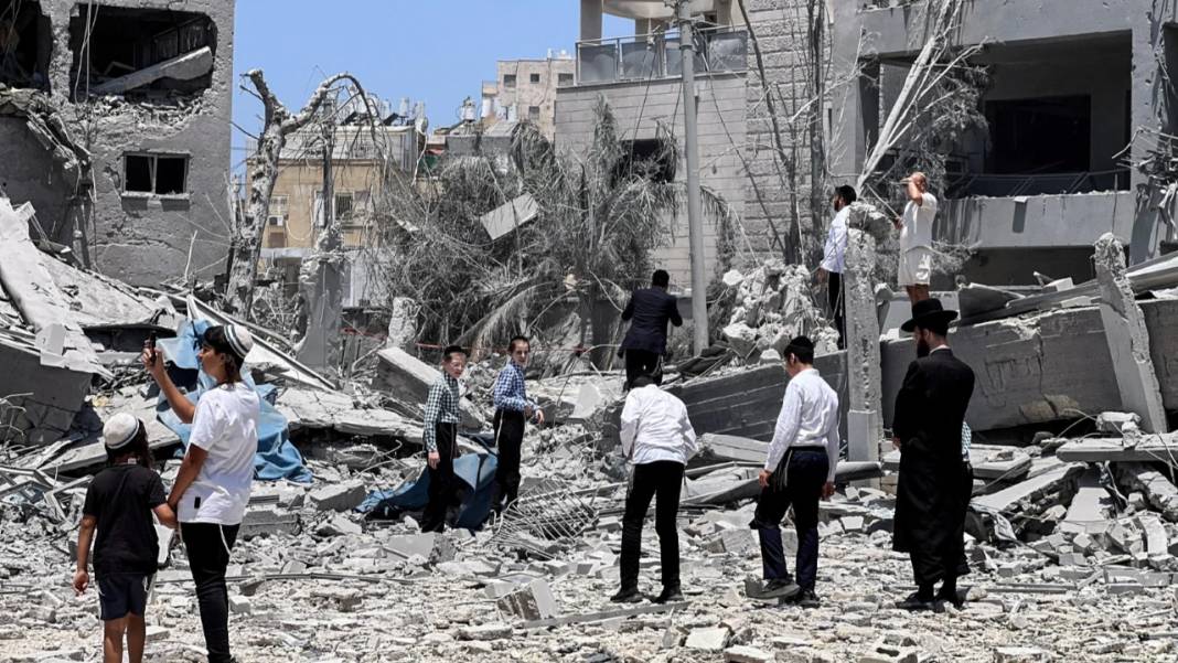 İran Telaviv'i Gazze'ye çevirdi! İsrail çıldırdı, Hamaney'i ölümle tehdit etti 7
