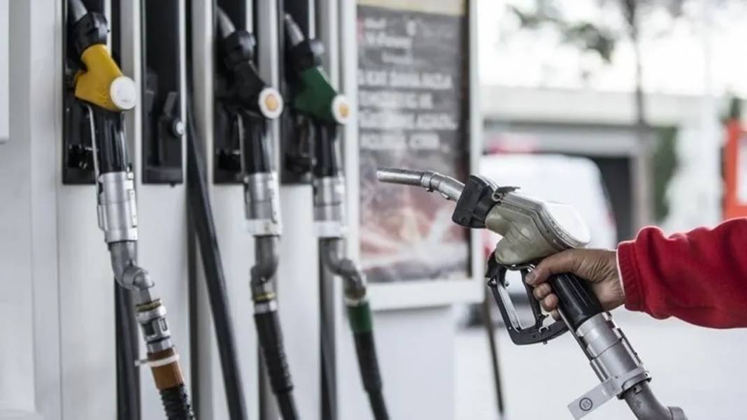 Akaryakıtta indirim sevinci kısa sürdü: Motorine zam haberi geldi, litresi 50 TL'yi aştı! 3