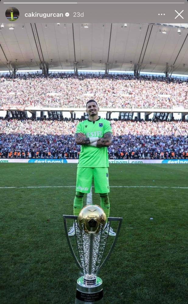 Fenerbahçe'ye transfer olacağı konuşuluyordu! Uğurcan Çakır ve eşinden olay paylaşım 2