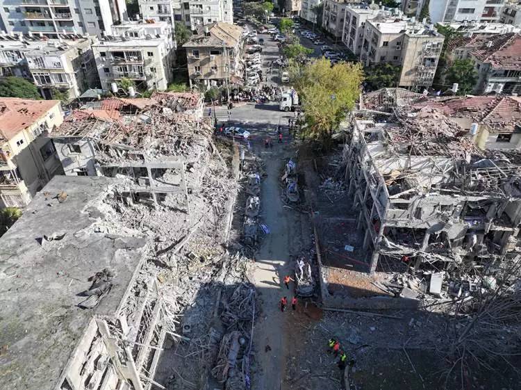 İran'dan İsrail'e süpersonik füzeli yeni saldırı: Yıkımın boyutu ortaya çıktı 11