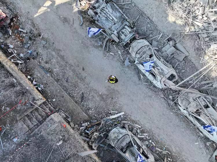 İran'dan İsrail'e süpersonik füzeli yeni saldırı: Yıkımın boyutu ortaya çıktı 2