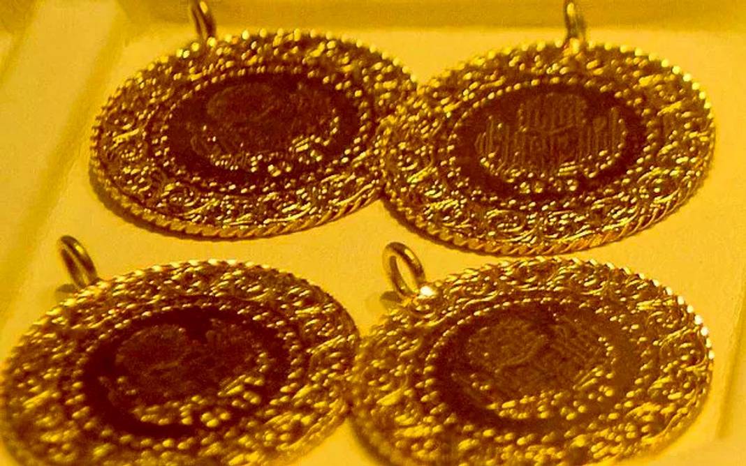 Altın yeni haftaya yükselişle başladı! Cumhuriyet altını, çeyrek ve gram altın fiyatları bugün ne kadar, kaç TL? 8