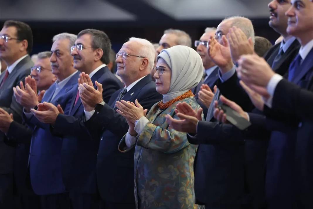 Başkan Erdoğan'ın tarihi konuşmasında tarihi anlar: Emine Erdoğan göz yaşlarına hakim olamadı 1