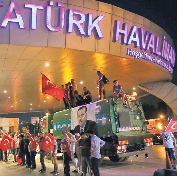 15 Temmuz hain FETÖ darbe girişiminin 9. yılı: Bir gecede yeniden doğduk! İşte 15 Temmuz gecesi yaşananlar 3
