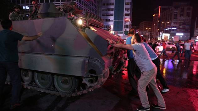15 Temmuz hain FETÖ darbe girişiminin 9. yılı: Bir gecede yeniden doğduk! İşte 15 Temmuz gecesi yaşananlar 7