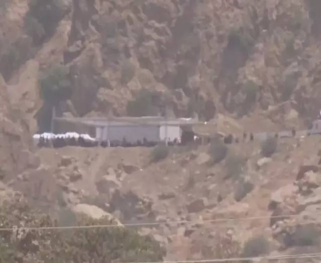Tarihi günde yeni görüntüler geliyor: İlk PKK'lı grup silahlarını yaktı! 8