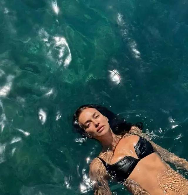 Irina Shayk İstanbul'da: Yerebatan Sarnıcı'na hayran kaldı... 8