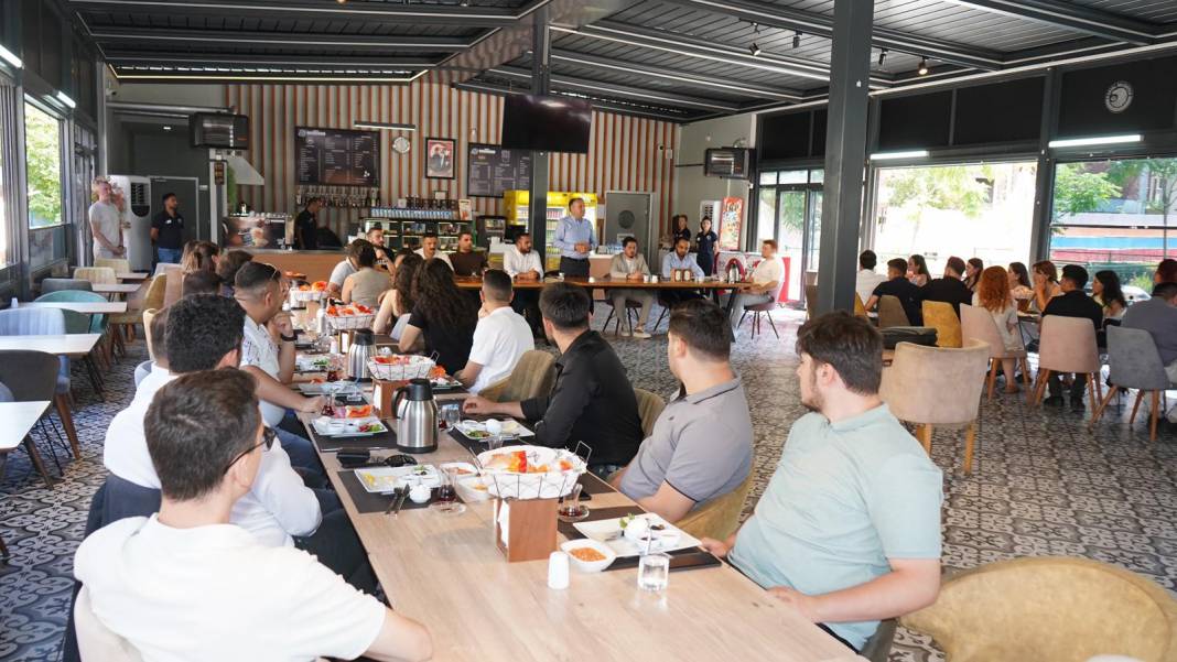 CHP Pendik gençlerle kahvaltıda buluştu: CHP gençliğin her zaman yanında 3