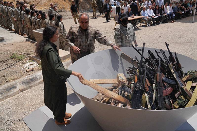 Terör örgütü PKK'lılar silahları böyle yaktı! Terörsüz Türkiye hedefinde tarihi gün: İşte o tarihi anlar 3