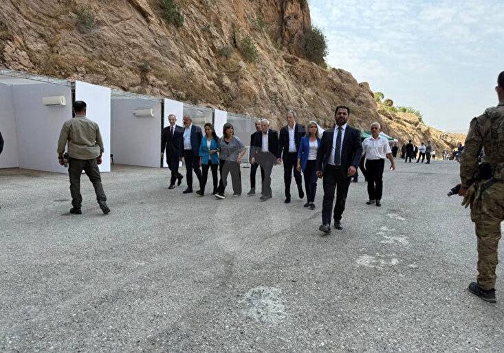 Terör örgütü PKK'lılar silahları böyle yaktı! Terörsüz Türkiye hedefinde tarihi gün: İşte o tarihi anlar 7
