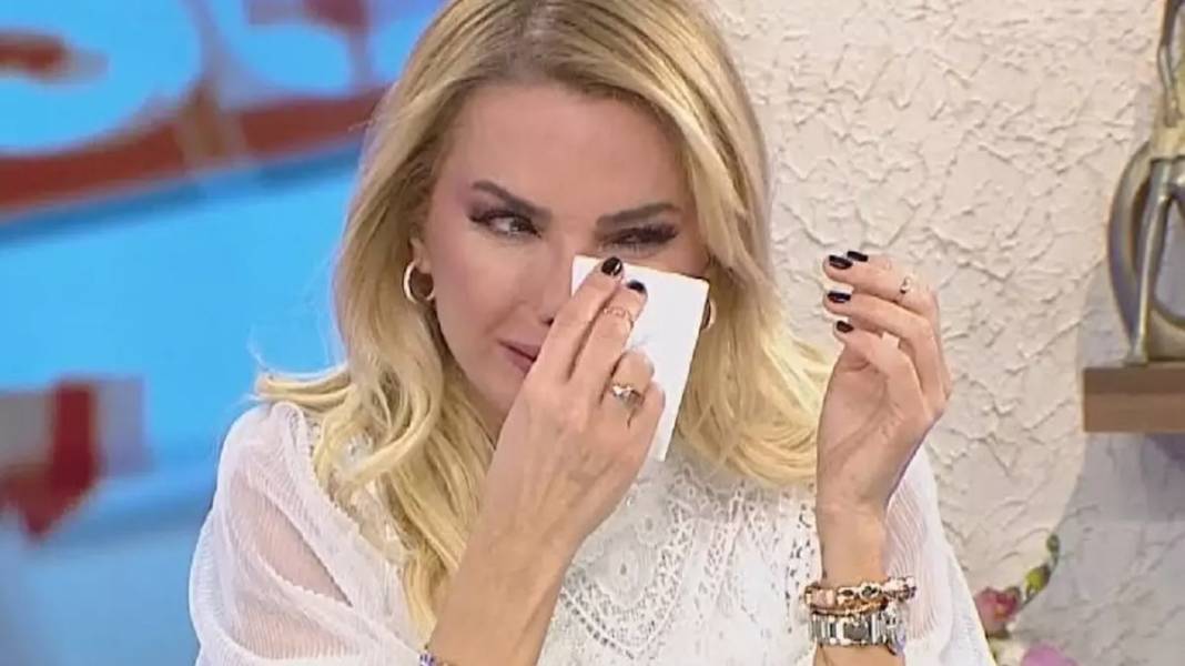 Sinan Akçıl'a Ece Erken'den olay gönderme: O mesaj sosyal medyayı salladı! 7