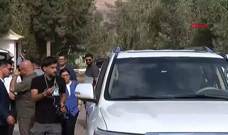 Tarihi günde yeni görüntüler geliyor: İlk PKK'lı grup silahlarını yaktı! 2