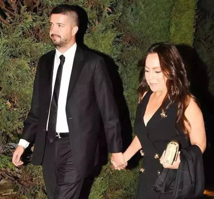 Eşi Murat Özdemir gözaltına alınmıştı: Yolları ayırıyorlar mı? Ebru Gündeş'ten ilk paylaşım geldi! 1