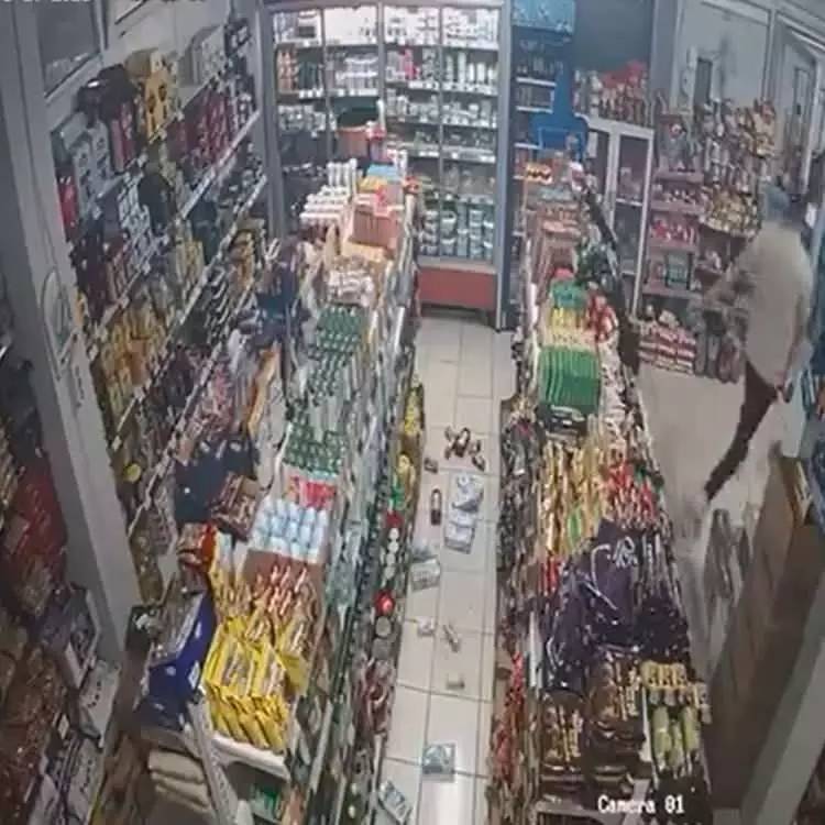 Türkiye 6.1 Sındırgı depremiyle sarsıldı: İşte depreme ilişkin son dakika bilgileri ve görüntüleri 13