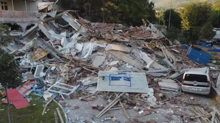 Depreminin boyutları hava aydınlanınca ortaya çıktı! 6.1 Balıkesir depremin yıkıcı görüntüleri 11