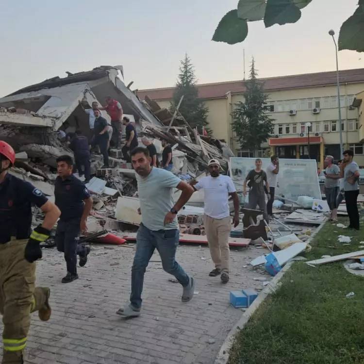 Türkiye 6.1 Sındırgı depremiyle sarsıldı: İşte depreme ilişkin son dakika bilgileri ve görüntüleri 15