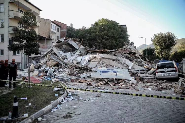 Depreminin boyutları hava aydınlanınca ortaya çıktı! 6.1 Balıkesir depremin yıkıcı görüntüleri 13