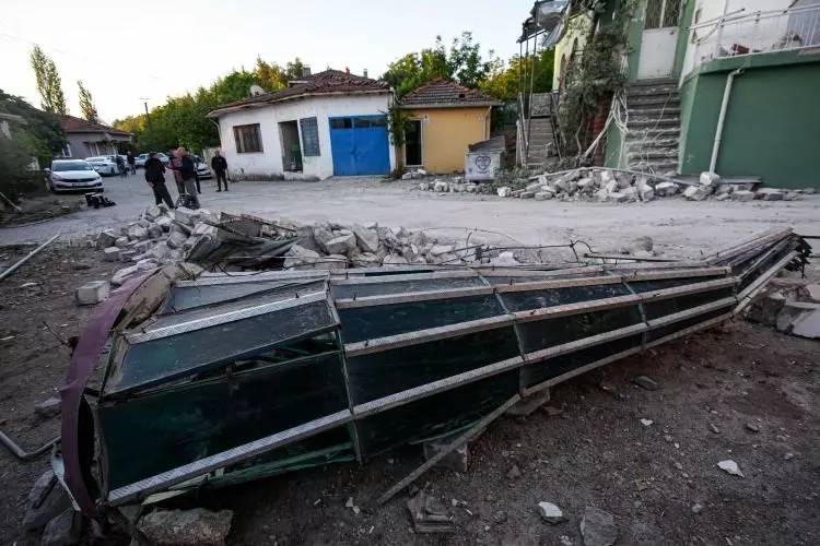 Depreminin boyutları hava aydınlanınca ortaya çıktı! 6.1 Balıkesir depremin yıkıcı görüntüleri 14