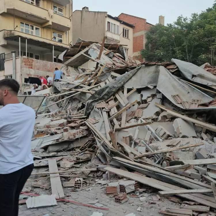 Türkiye 6.1 Sındırgı depremiyle sarsıldı: İşte depreme ilişkin son dakika bilgileri ve görüntüleri 18