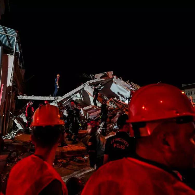 Türkiye 6.1 Sındırgı depremiyle sarsıldı: İşte depreme ilişkin son dakika bilgileri ve görüntüleri 4