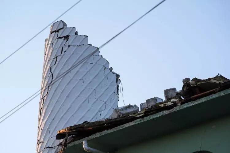 Depreminin boyutları hava aydınlanınca ortaya çıktı! 6.1 Balıkesir depremin yıkıcı görüntüleri 21