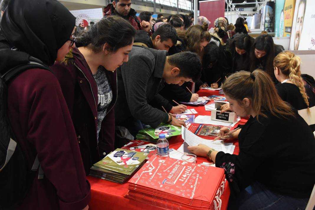 YÖK o tarihleri açıkladı: İşte 2025 üniversite kayıt tarihleri ve e-kayıt işlemleri! 2