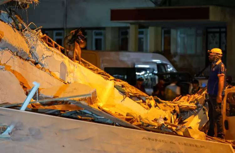 Depreminin boyutları hava aydınlanınca ortaya çıktı! 6.1 Balıkesir depremin yıkıcı görüntüleri 25