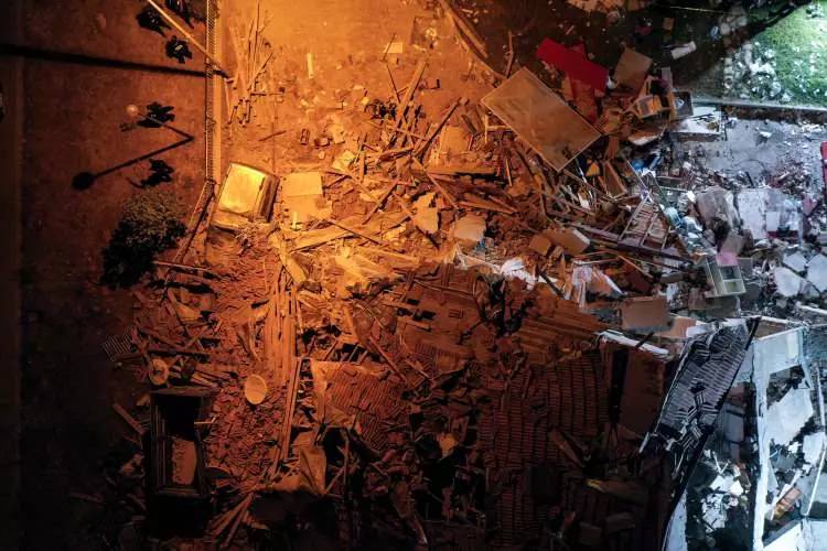 Depreminin boyutları hava aydınlanınca ortaya çıktı! 6.1 Balıkesir depremin yıkıcı görüntüleri 33