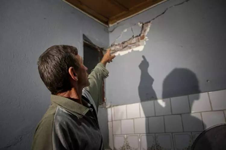 Depreminin boyutları hava aydınlanınca ortaya çıktı! 6.1 Balıkesir depremin yıkıcı görüntüleri 38