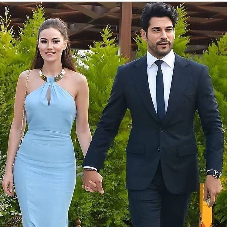Ünlü çift ayrılıyor mu? Fahriye Evcen profilinden Özçivit soyadını neden kaldırdı? 10