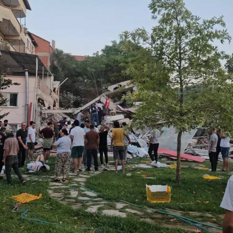 Türkiye 6.1 Sındırgı depremiyle sarsıldı: İşte depreme ilişkin son dakika bilgileri ve görüntüleri 8