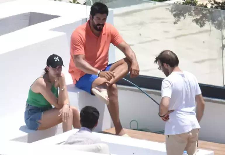 Ünlü çift ayrılıyor mu? Fahriye Evcen profilinden Özçivit soyadını neden kaldırdı? 5