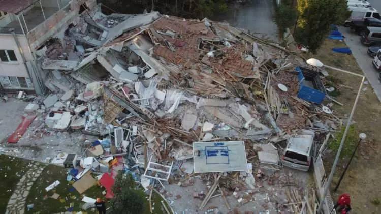 Depreminin boyutları hava aydınlanınca ortaya çıktı! 6.1 Balıkesir depremin yıkıcı görüntüleri 5