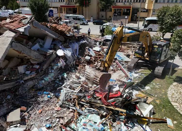 Balıkesir depremini nokta atışıyla bilmişti! Şener Üşümezsoy deprem olacak yerleri tek tek açıkladı! İstanbul için konuştu 7