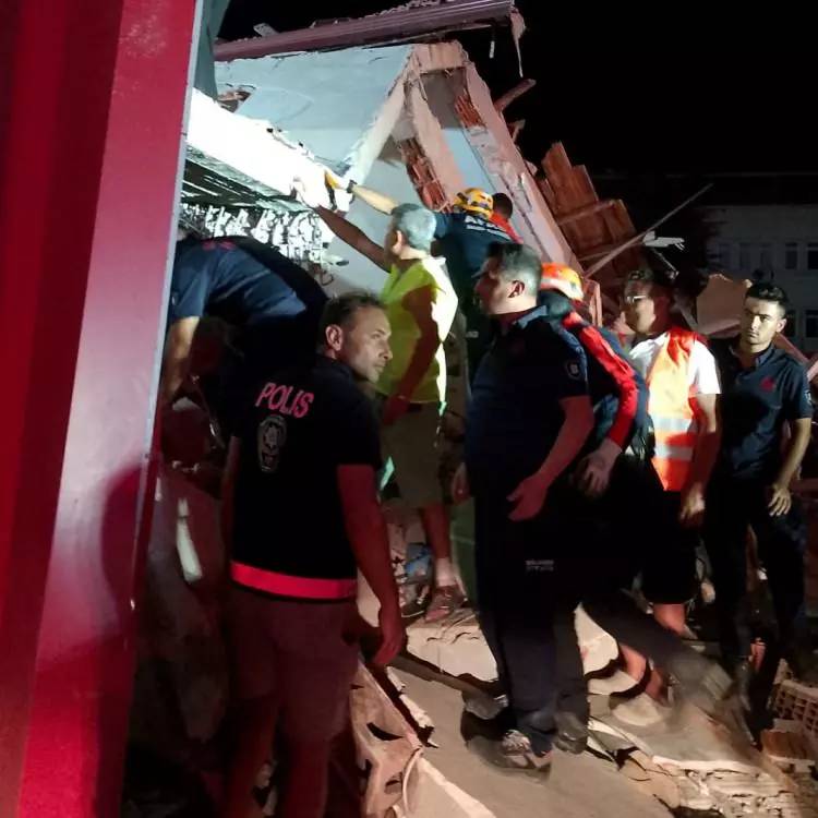 Türkiye 6.1 Sındırgı depremiyle sarsıldı: İşte depreme ilişkin son dakika bilgileri ve görüntüleri 10