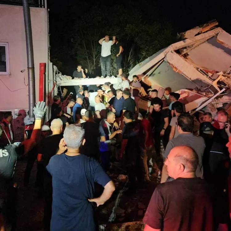 Türkiye 6.1 Sındırgı depremiyle sarsıldı: İşte depreme ilişkin son dakika bilgileri ve görüntüleri 11