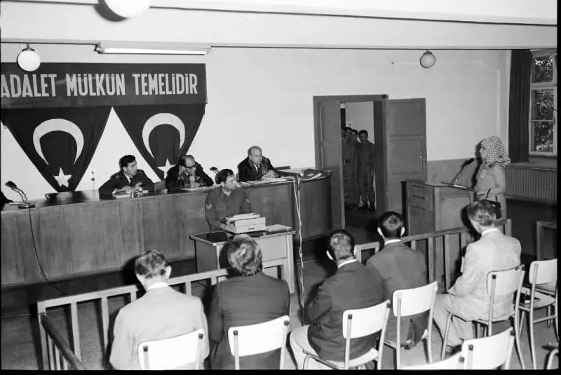 Şule Yüksel Şenler kimdir? Huzur Sokağı'nın yazarı Şule Yüksel Şenler biyografisi 15